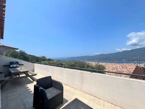 Appartement une chambre avec vue mer et montagnes, proche du centre -1