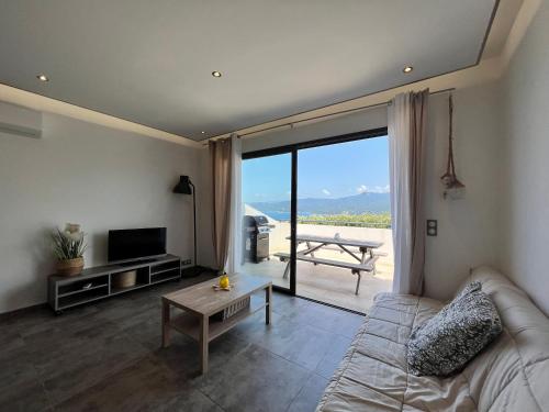 Appartement une chambre avec vue mer et montagnes, proche du centre -1