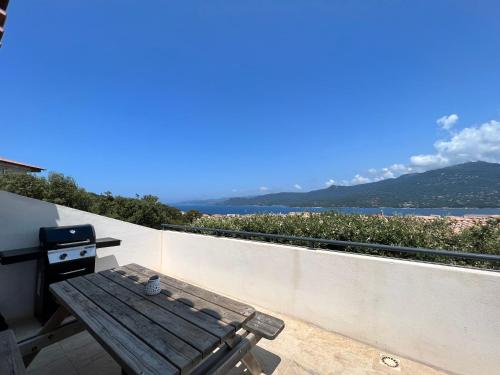 Appartement une chambre avec vue mer et montagnes, proche du centre -1