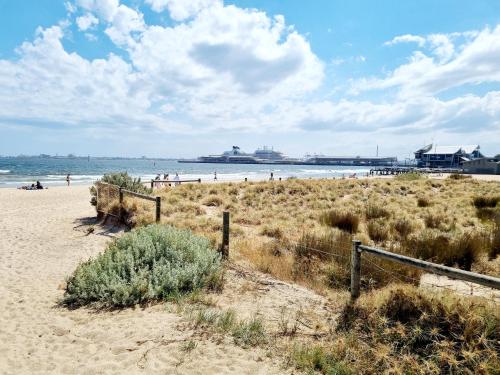 Port Melbourne Dog Beach Stays