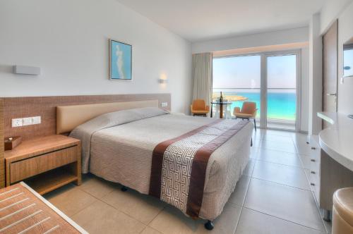Vassos Nissi Plage Hotel & Spa Room Type - Deluxe Double or Twin Room with Sea View Vassos Nissi Plage Hotel & Spa Room Type - Deluxe Double or Twin Room with Sea View
