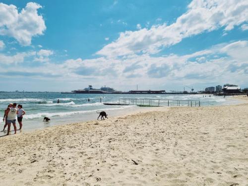 Port Melbourne Dog Beach Stays