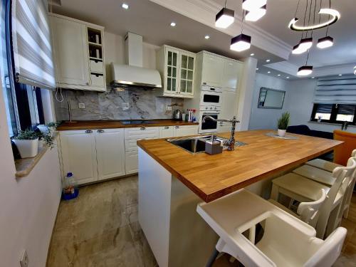 Luxury Villa Laura in สเวติ อีแวน