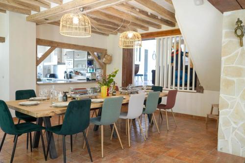 Maison Héléna by hellofamily, piscine, padel, pétanque (Maison Helena by hellofamily, piscine, padel, petanque) in Thury