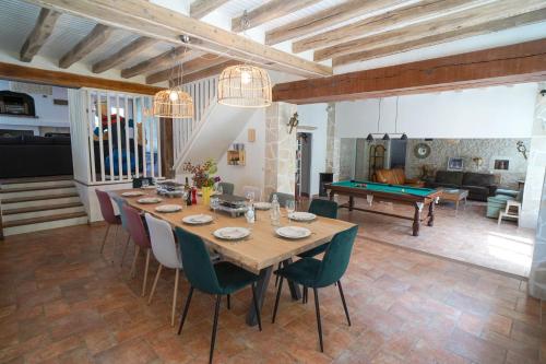 Maison Héléna by hellofamily, piscine, padel, pétanque (Maison Helena by hellofamily, piscine, padel, petanque) in Thury