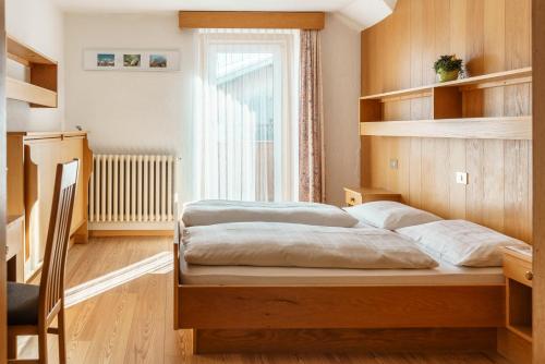 2 bedrooms, 5 beds