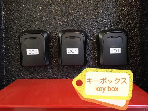 RAKUTO通天閣301 特價2室1厅,日本橋難波心斎橋1站, 車站3分,緊鄰通天閣, 直達關西機場大阪城USJ京都.
