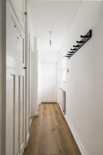 Aldgate Flats - image 12