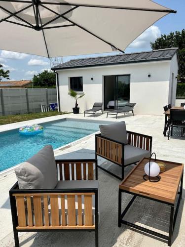 Studio Isana - avec piscine - Location saisonnière - Ambarès-et-Lagrave