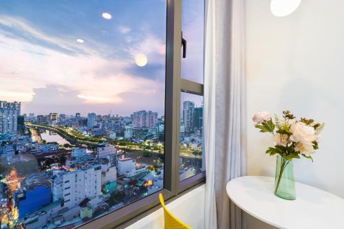 YO's Homes Rivergate Apartment Near District 1