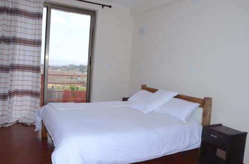 Double Room image 3