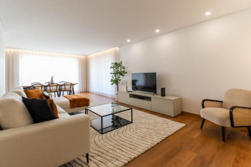 Viana's Heart - Spacious Modern Ap. Near City Center