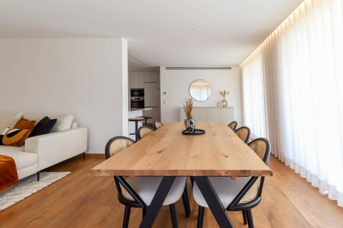 Viana's Heart - Spacious Modern Ap. Near City Center