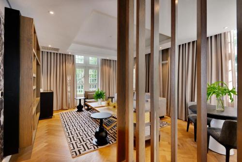 Executive Suite image 3