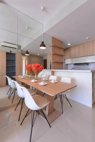 YO's Homes Rivergate Apartment Near District 1