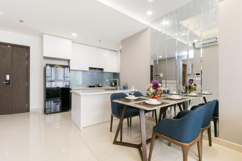 YO's Homes Rivergate Apartment Near District 1