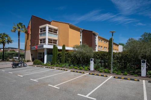 Buitenkant, ibis Golfe de Saint-Tropez in Cogolin