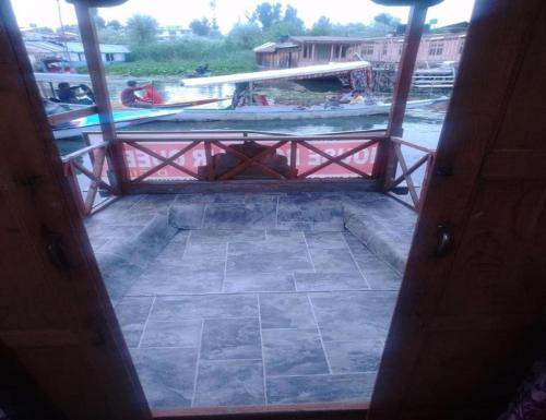 Houseboat Air Queen, Srinagar