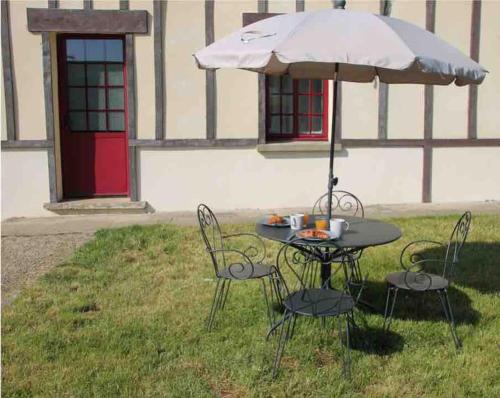 Logement au coeur d'un haras avec accès à l'étang (Logement au coeur d'un haras avec acces a l'etang) in วีลเนิฟ-ออง-แปร์แซญ