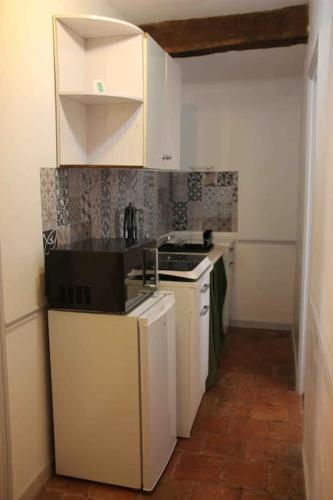 Logement au coeur d'un haras avec accès à l'étang (Logement au coeur d'un haras avec acces a l'etang) in วีลเนิฟ-ออง-แปร์แซญ