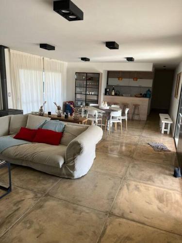 Maravillosa Casa 3 dorm. - Lago Los Molinos in Potrero De Garay