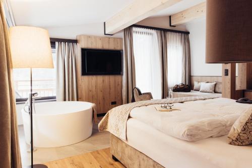 Superior Suite with Bathtub