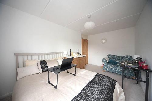 Stunning 1-Bed Apartment in Milton Keynes