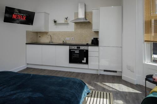 Seaside Suite 1 - Beautiful Long Stay Studio on Lord Street - Tap to explore photos