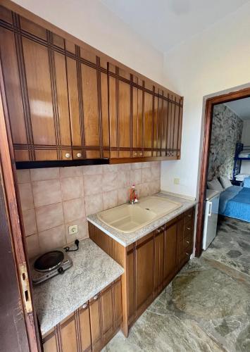 2 twin beds, 2 bunk beds