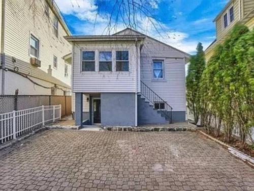 Entire Modern 1 Fam house/ 7 min walk to NYC Train in Tuckahoe, USA