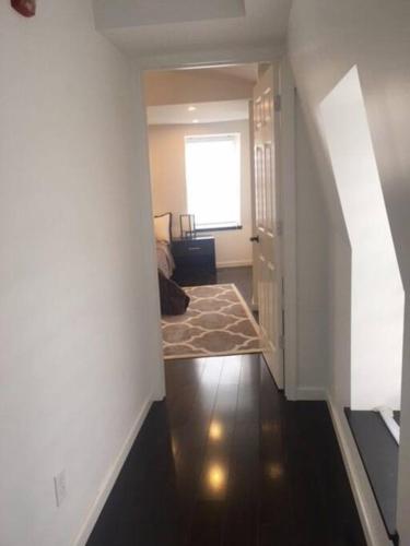 Luxury three story apartment in SHORT NORTH in Columbus, USA