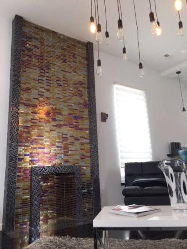 Luxury three story apartment in SHORT NORTH