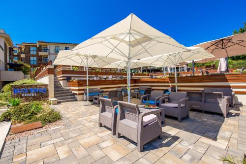 Blue Waves Resort - image 4