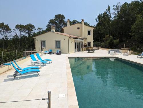Charmante villa avec grande piscine au calme