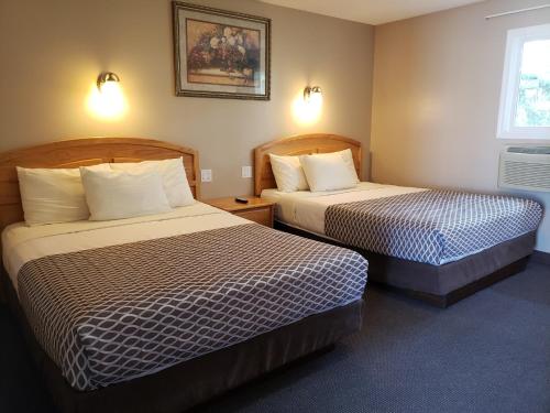 Deluxe Queen Room with Two Queen Beds