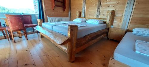 3 twin beds