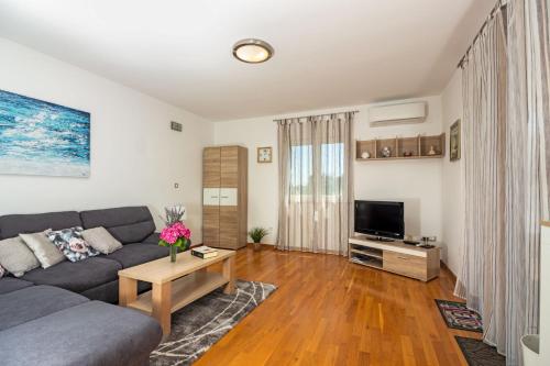  Apartment Mandalina House in Stari Grad