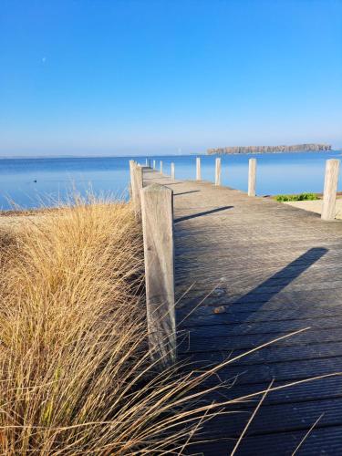 Ferienhaus Holland Beachhouse, modern eingerichtet, in schöner Lage am Veluwemeer, inklusive Garten, Terrasse am Wasser, Parkplatz und WLAN