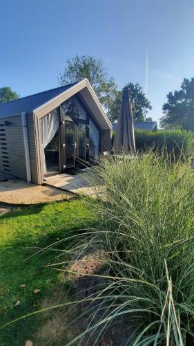 Ferienhaus Holland Beachhouse, modern eingerichtet, in schöner Lage am Veluwemeer, inklusive Garten, Terrasse am Wasser, Parkplatz und WLAN