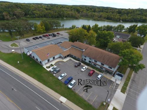 Riverside Inn - image 8