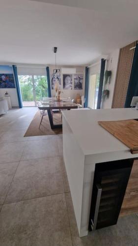 Maison 7 chambres avec piscine entre Montpellier et Nimes