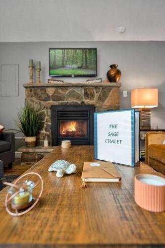 The Sage Chalet in Emerald Lakes, Poconos! in Long Pond, USA