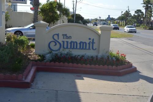 The Summit Condominiums detail