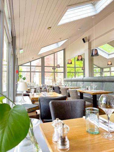 Restaurant, Glen Mhor Hotel in Inverness