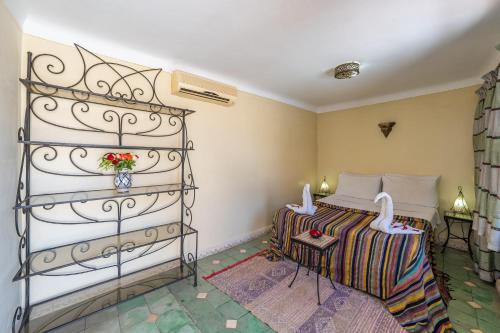 Riad Todra - image 8