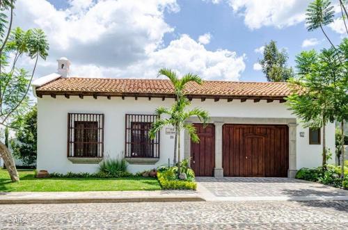 Casa Luna a una Cuadra del arco de Antigua Guatemala