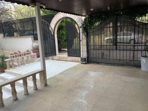 Charming Apartment in Shmeisani - image 5