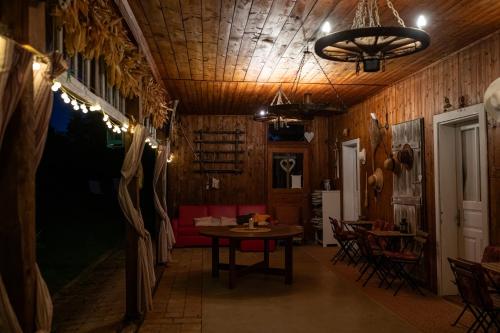 Балкон/тераса, Na samotě U Včelína (Na samote U Vcelina) in Lančov