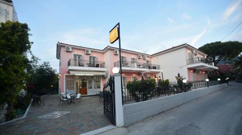 . Anaxos Bay Rooms & Apartments