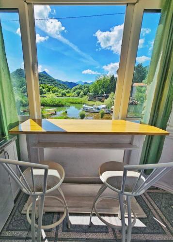 Apartments FLORA and boat cruising in Virpazar